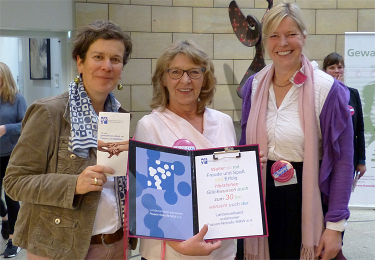 30 Jahre Förderung der Frauenberatungsstellen, Martina Schmitz, Marianne Wüstefeld, Etta Hallenga
